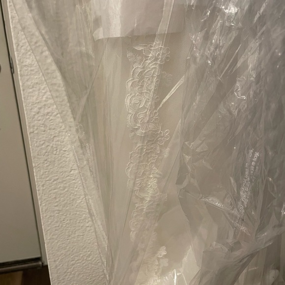 Brand new veil cathedral style never worn before - Picture 4 of 8